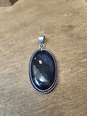 Black Stone Oval Pendant Necklace
